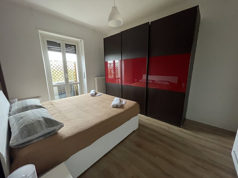 Фото Impeccable 2-bed House in Milano up to 4 People