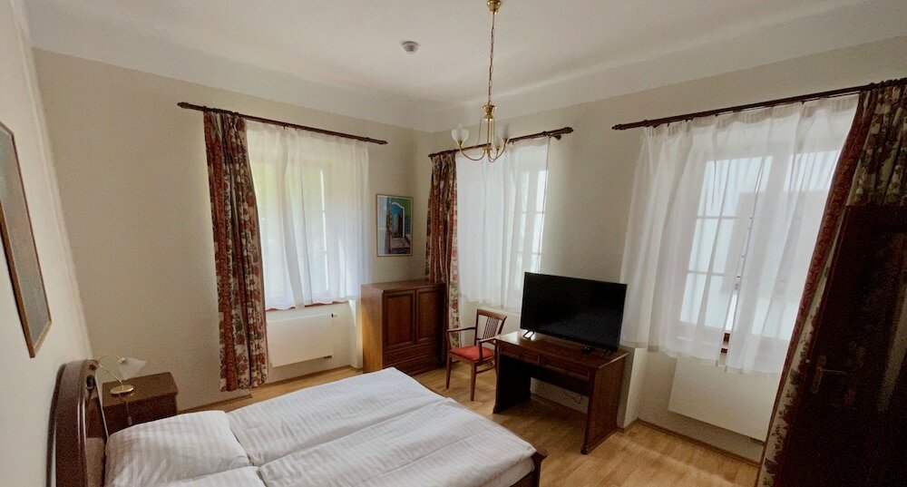 Фото Little Quarter Hostel and Hotel