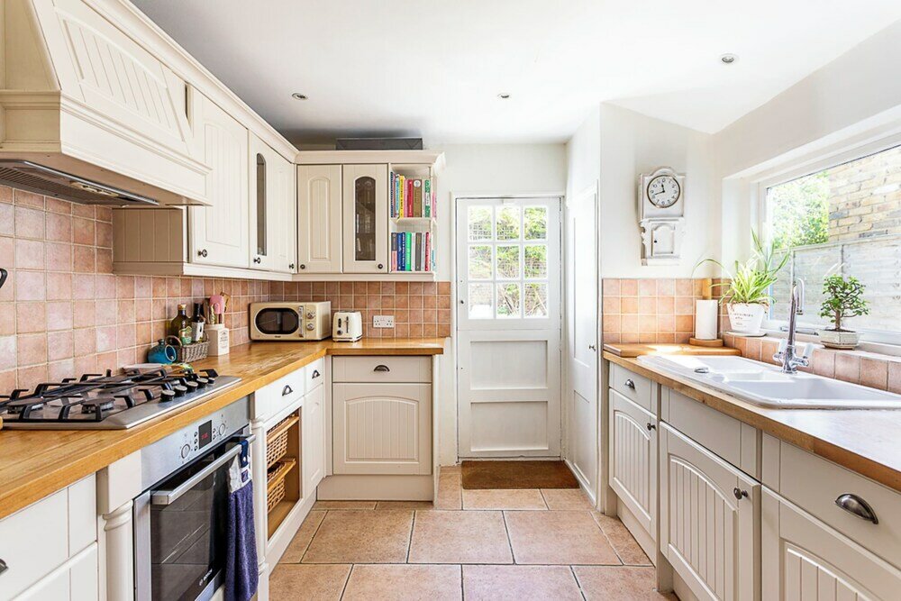 Фото Charming Georgian Country-style Cottage