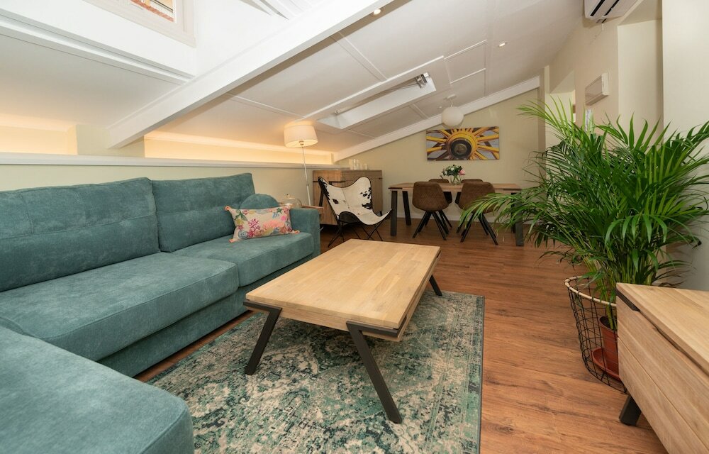 Фото Continental Suit Sky