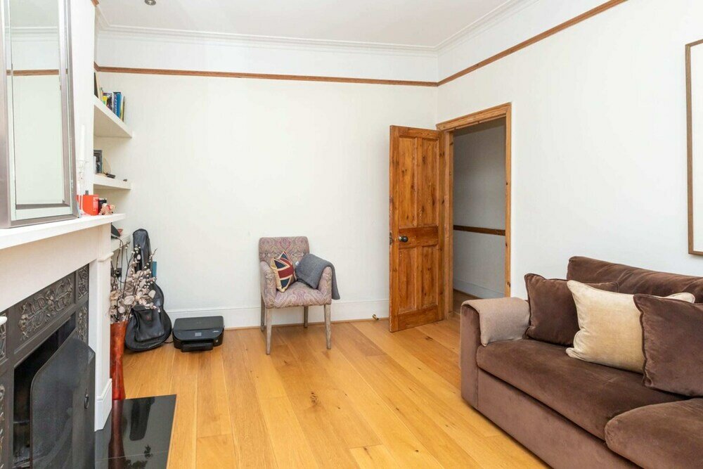Фото Modern & Beautifully-lit 1 Bedroom Flat, Sheperd's Bush!