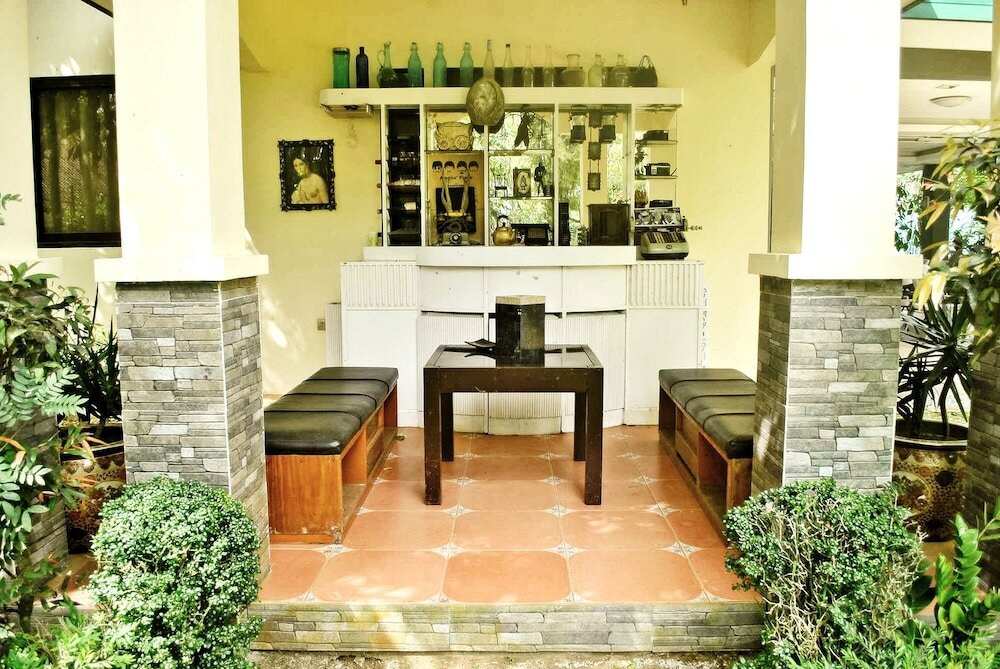 Фото Loria Hotel Tagaytay