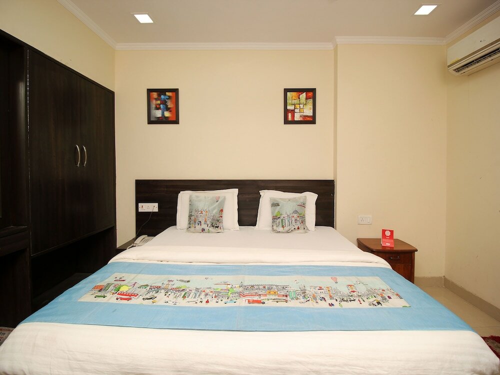 Фото Oyo 4883 Duke Hotel