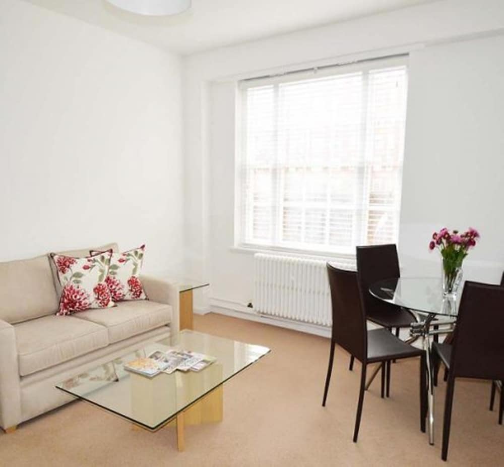 Фото Gorgeous Apartments Pimlico