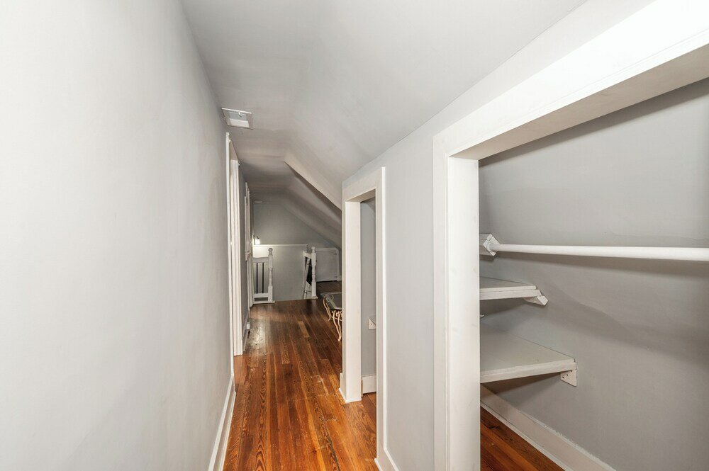 Фото Suites on Main 3