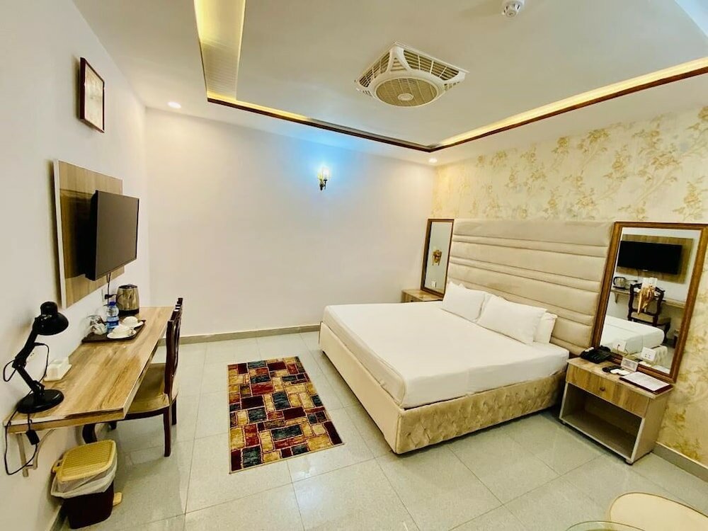 Фото Neshaz Hotel & Suites