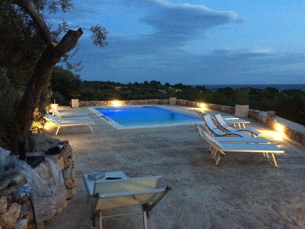 Фото Li Fani Luxe Pool Stone House