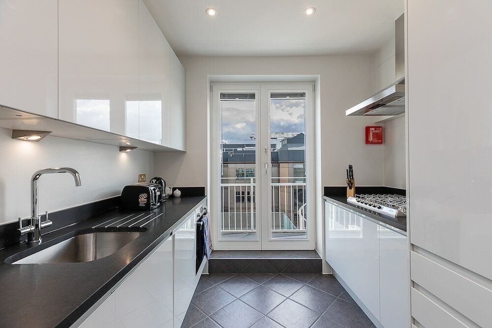 Фото Altido Stylish Flat near Mayfair & Piccadilly Circus