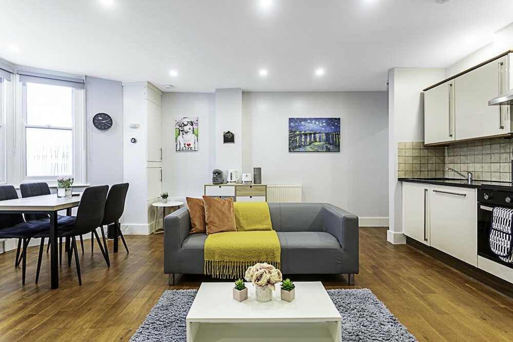 Фото Bright Clapham Apartment