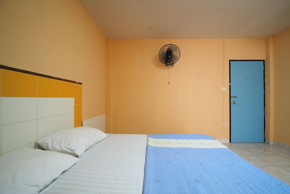 Фото Oyo 1004 Naklua Mansion