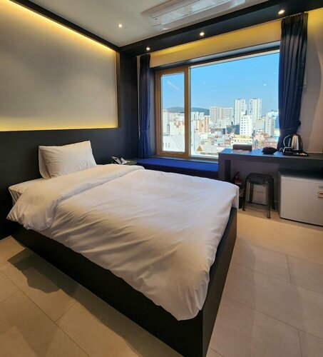 Гостиница Goldstone Hotel в Пусане