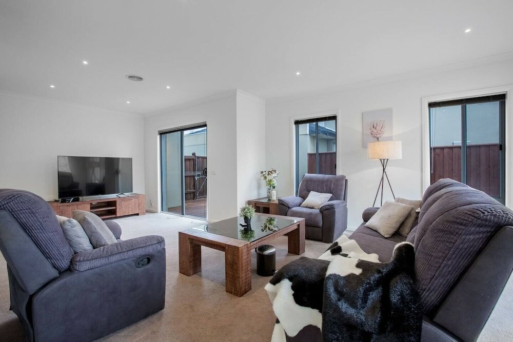 Фото Superb Luxe 5br House@point Cook Near Lake