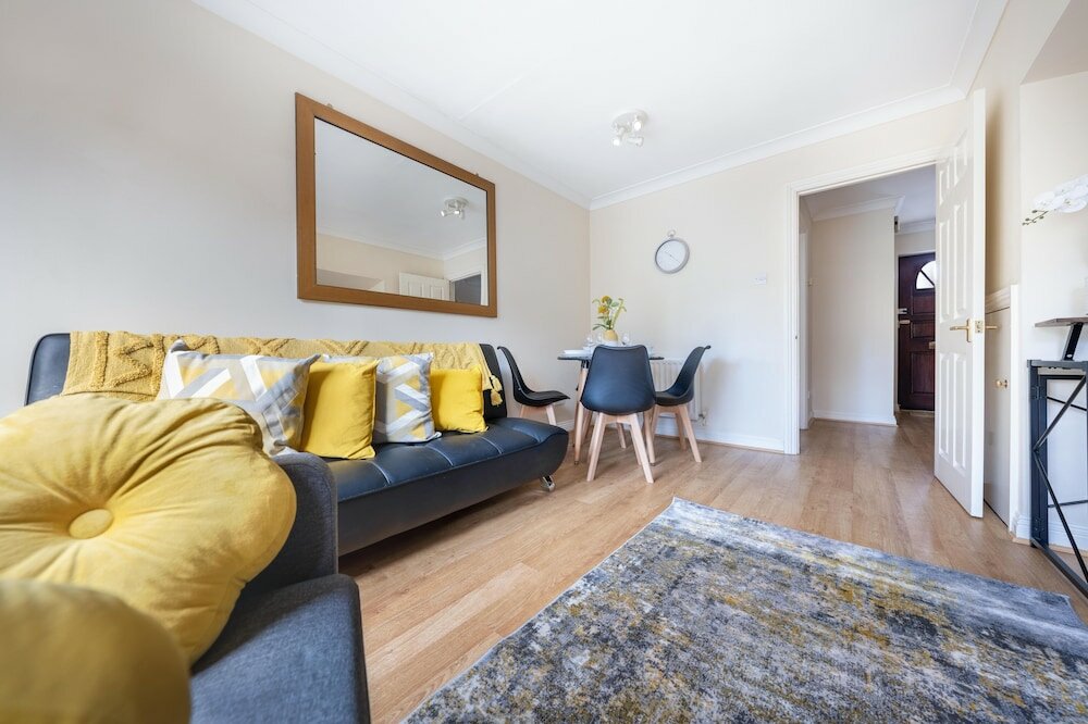 Фото Pierocks Wickets Luxury Entire House, Free Parking and Wi-fi in Maidenhead