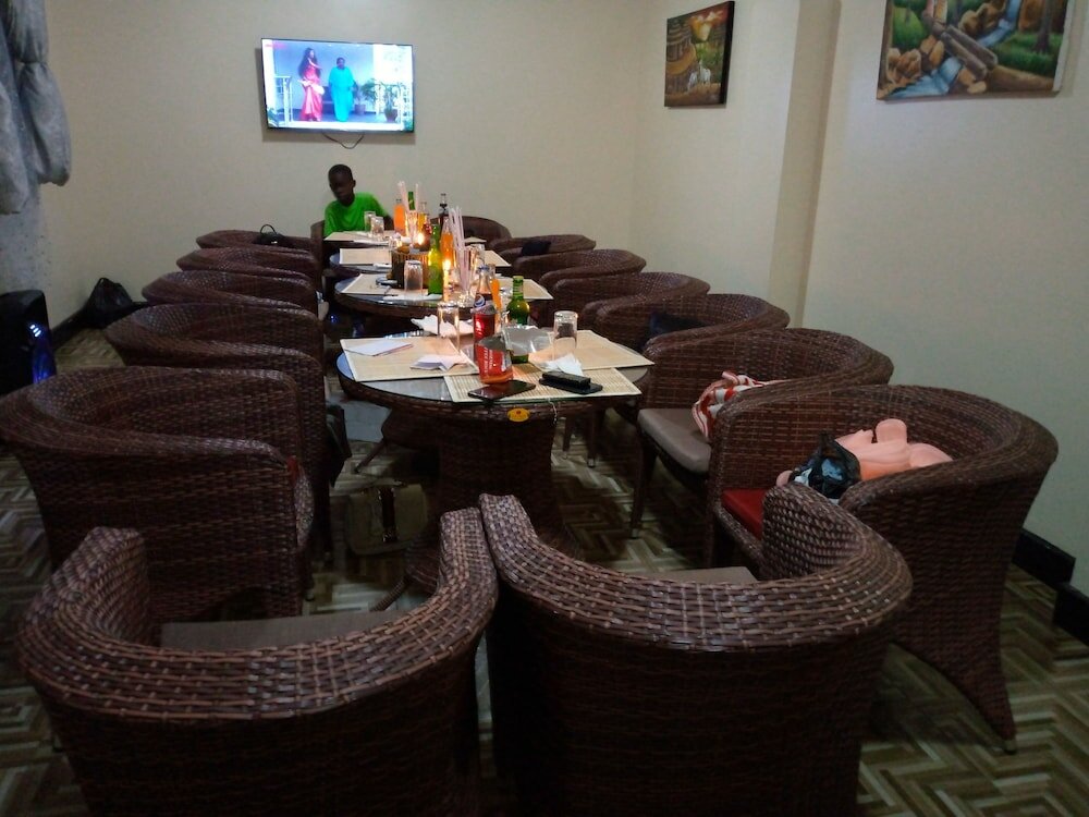 Фото Mbale Emperor's Motel