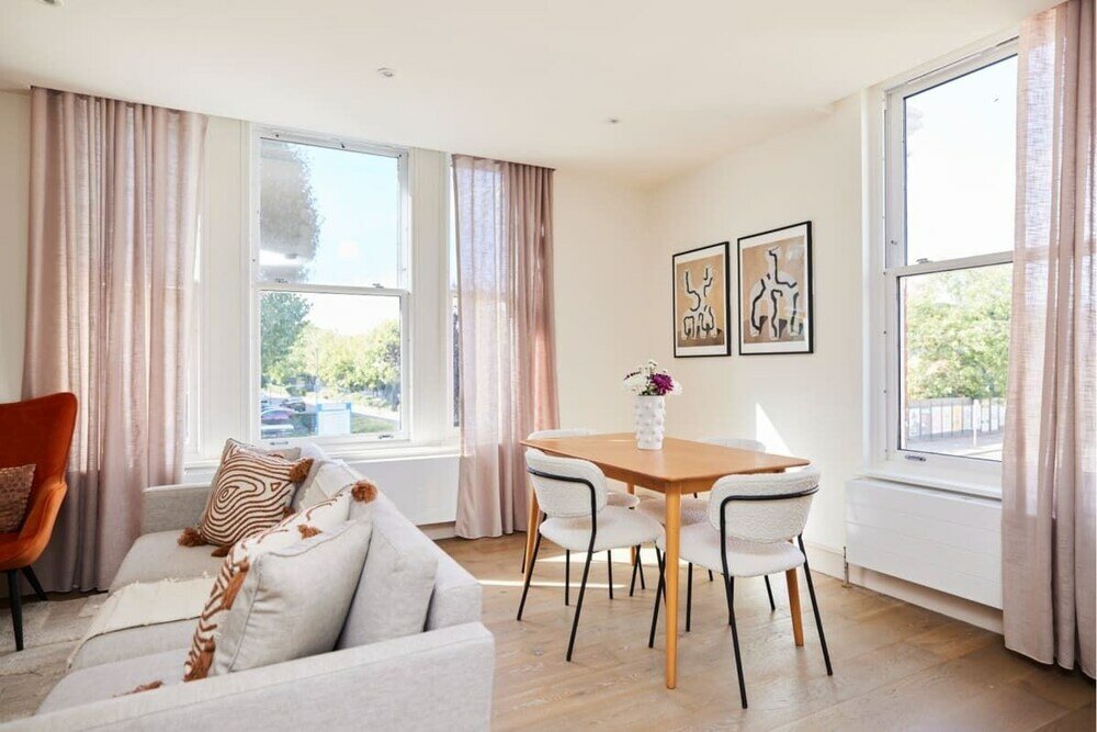 Фото The Wandsworth Haven - Bright 2bdr Flat