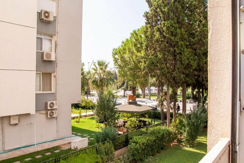 Апартаменты Flat Near Sea and Public Transportation in Izmir в Каршияке