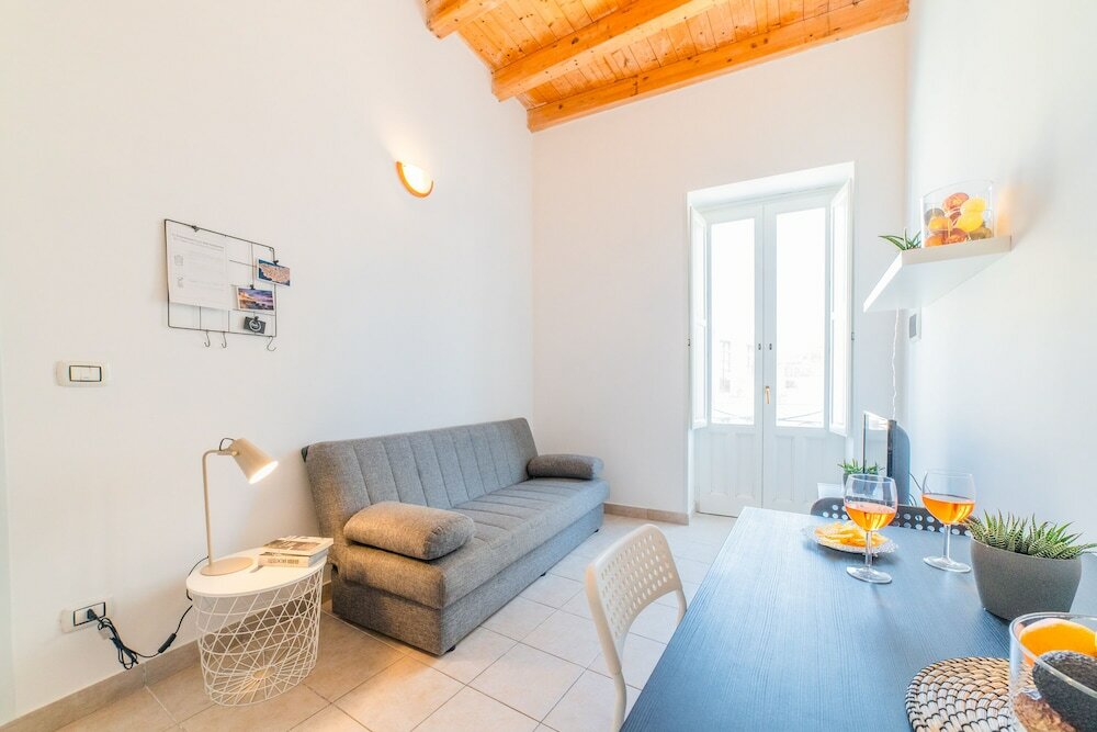 Фото Charm Of Ortigia Central Flat