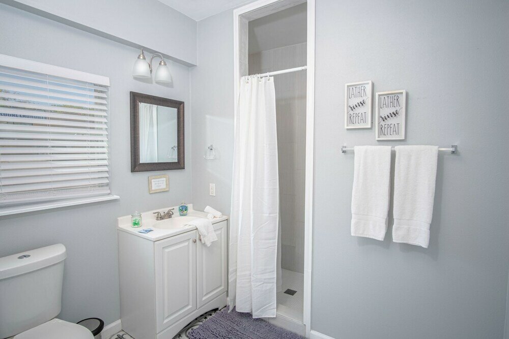 Фото Magnificent Large Home Near Downtown