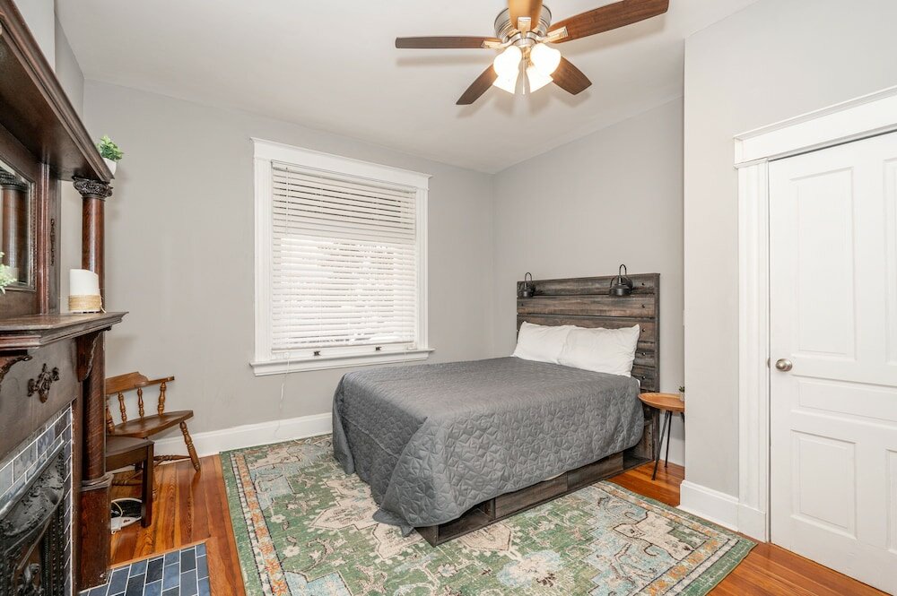 Фото Suites on Main 1