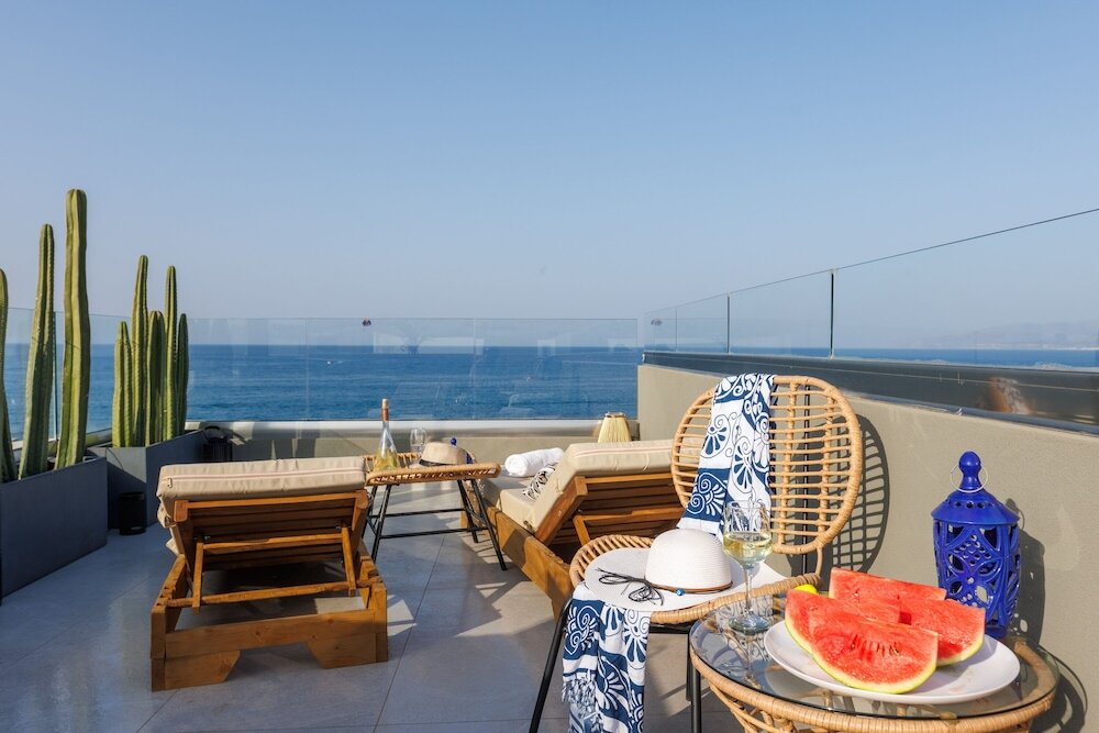 Фото Hersonissos Beach Front Suites