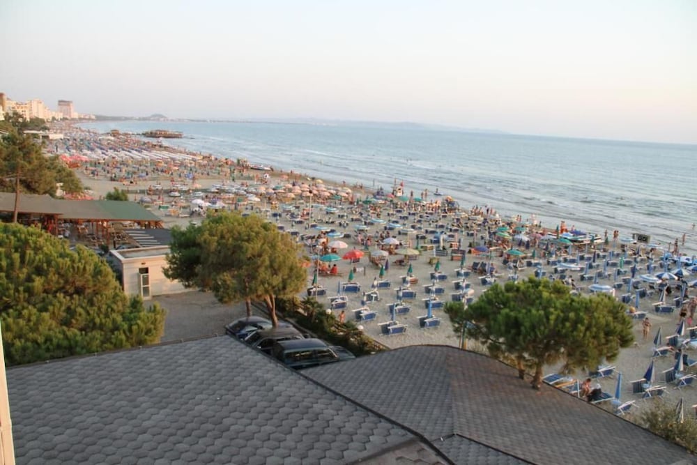 Фото Hotel Majestic