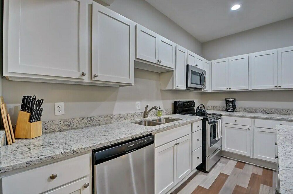 Фото Spacious 6br/3ba House w Parking! Sleeps 20!