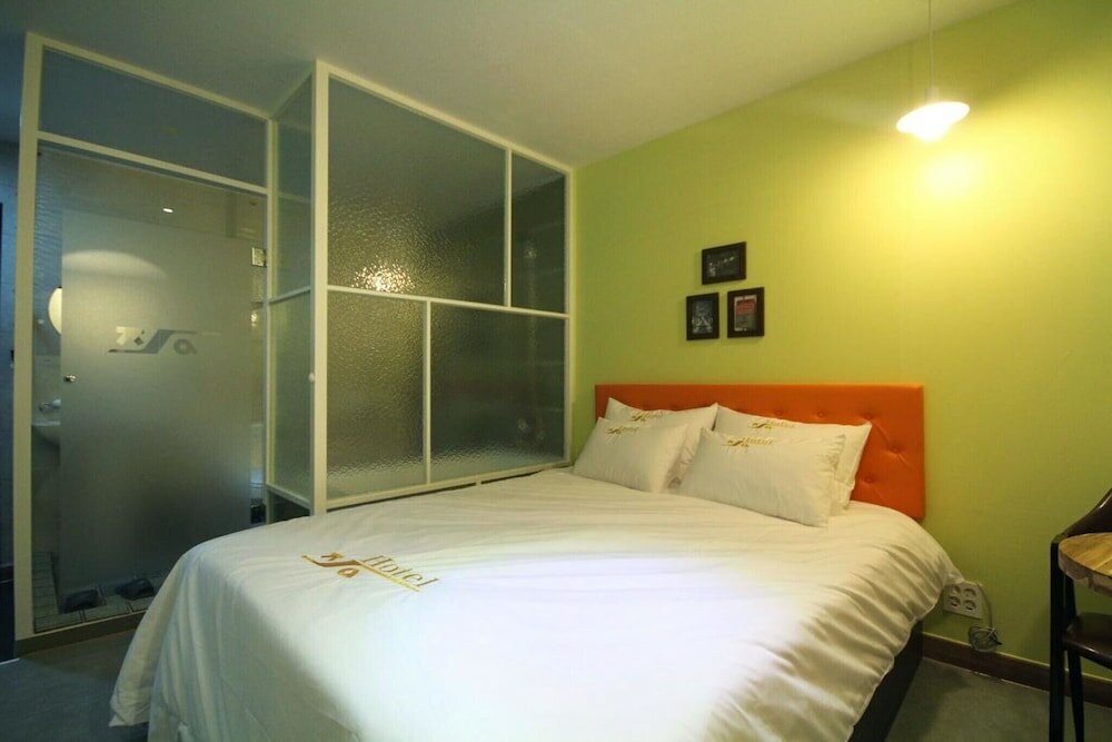 Фото Yeosu Hakdong Ja Self Check-in Motel