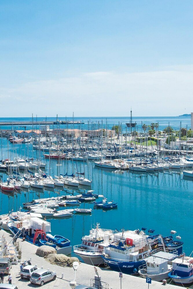 Фото отеля 1