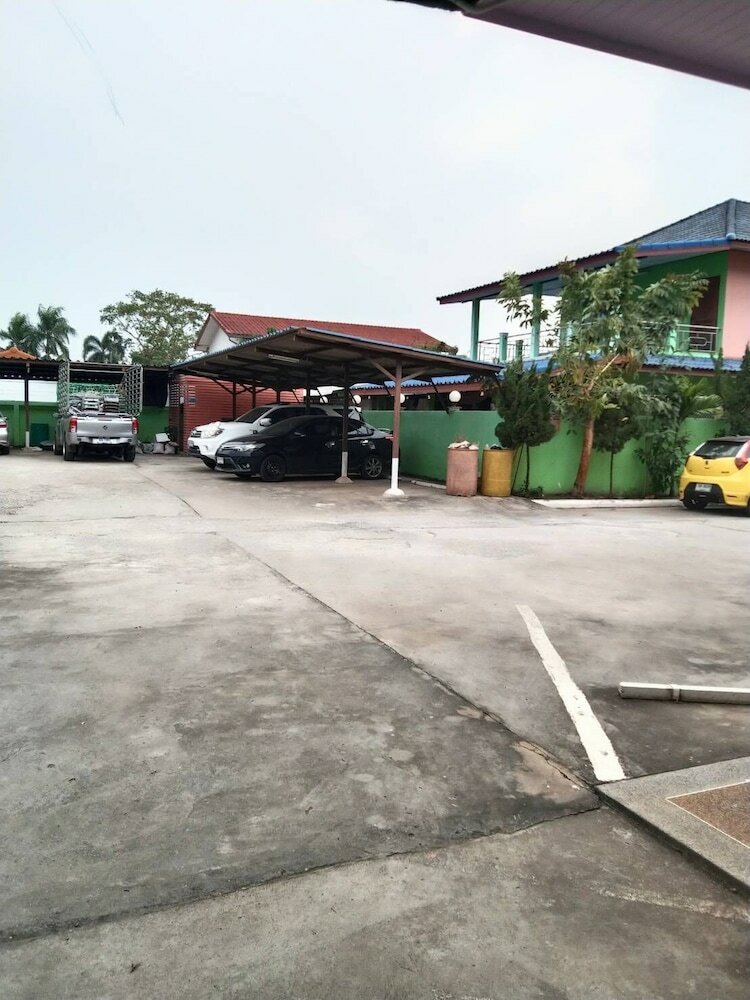 Фото OYO 75399 Choktipparat Place