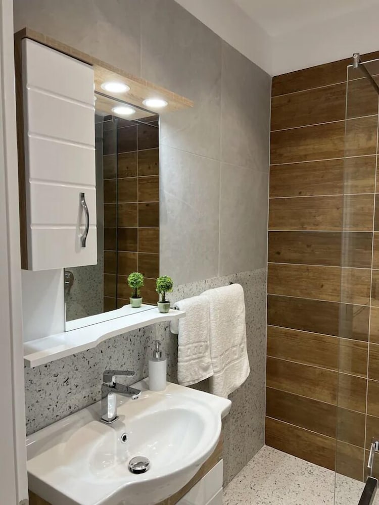 Фото Deluxe 1 Apartment