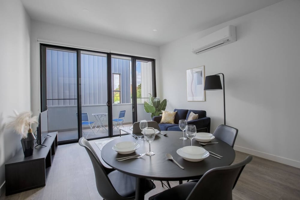 Фото Trendy Livingstyle 2br@moonee Ponds Wifi+parking