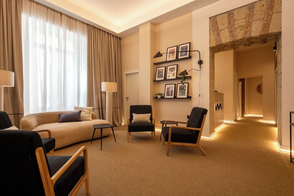 Фото Mamalu Studios and Suites