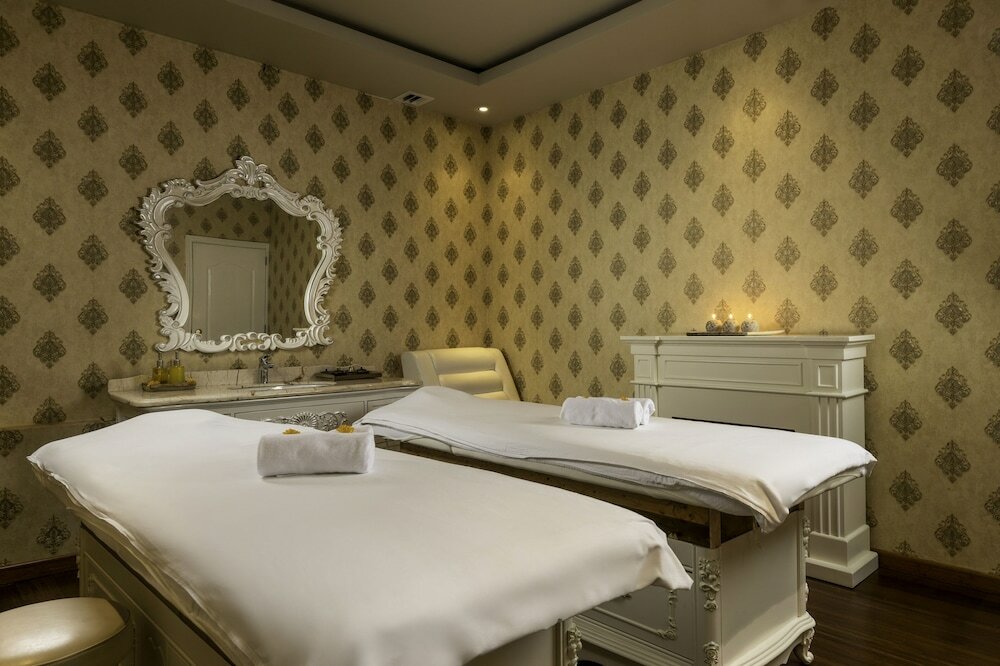 Фото The Westbury Palace