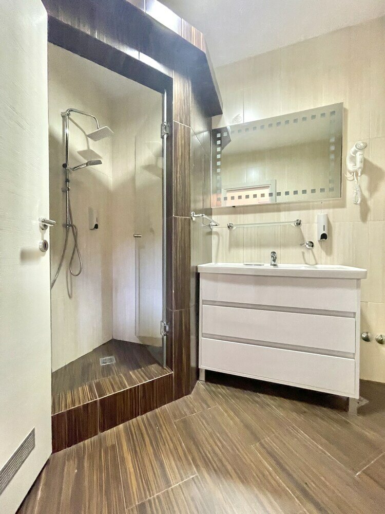 Фото Hotel Opera Jaz