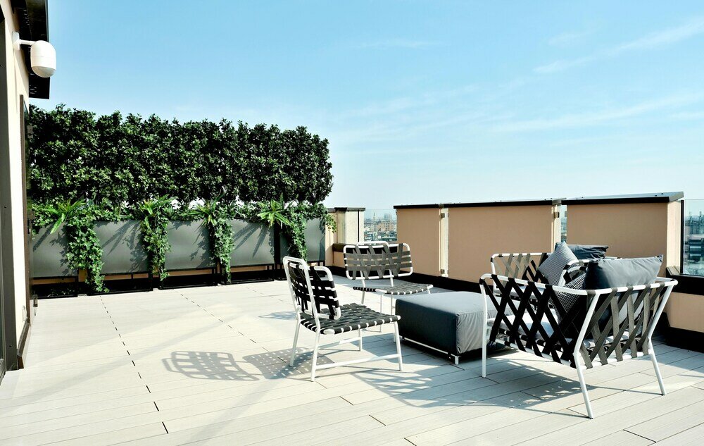 Фото San Babila Modern Apartment