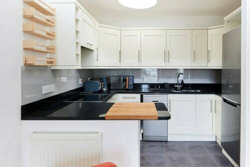 Гостиница The London Nest - Trendy 3bdr House в Лондоне