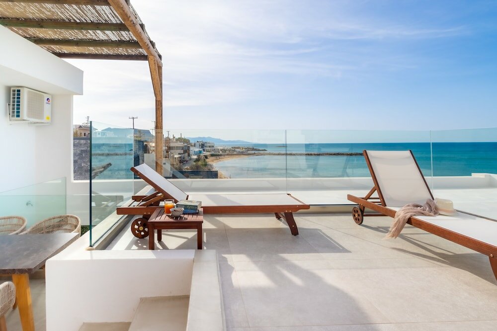 Фото Wave Suite by the Sea