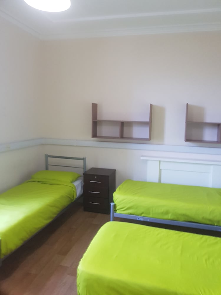Фото Bowden Court - Hostel