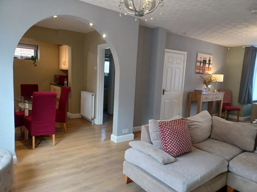 Фото Crawley Green House - Huku Kwetu