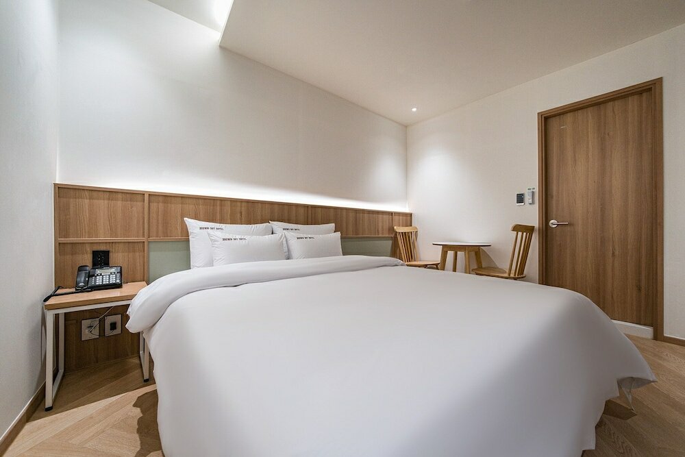 Фото Brown Dot Hotel Eurwangri