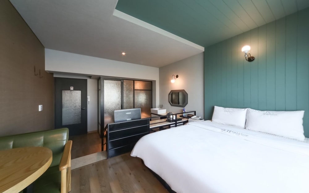 Фото Busan Myeongji Heritage Design Hotel