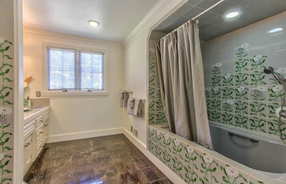 Фото Lx33: Luxury Vacation Villa On Pebble Beach With Pool