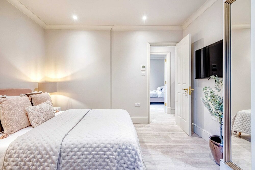 Фото Marble Arch Suite 3-hosted by Sweetstay