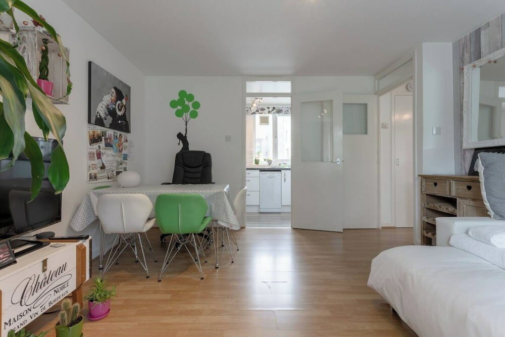 Фото Stylish 1 Bedroom Apartment Near Clapham Junction