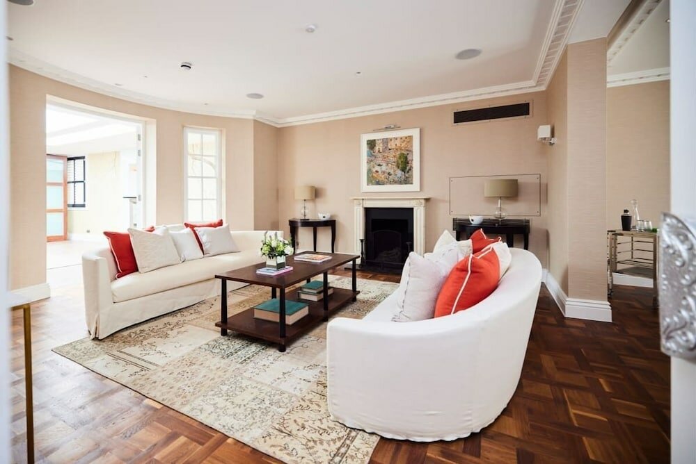 Фото The Chelsea Escape - Spacious 5bdr Flat With Garden