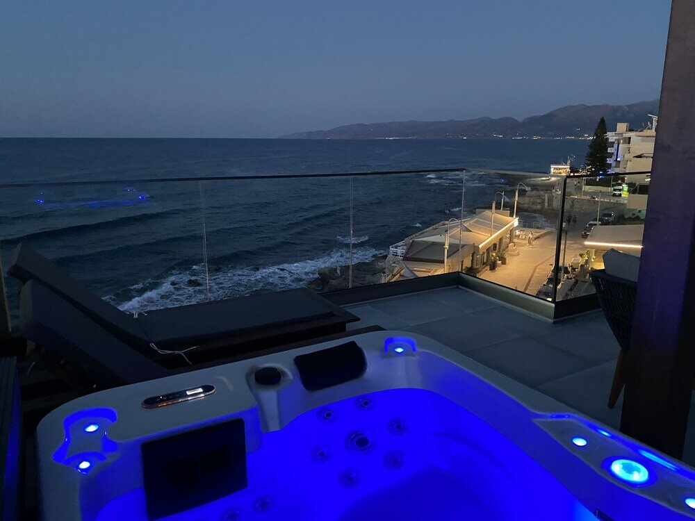 Фото Hersonissos Beach Front Suites