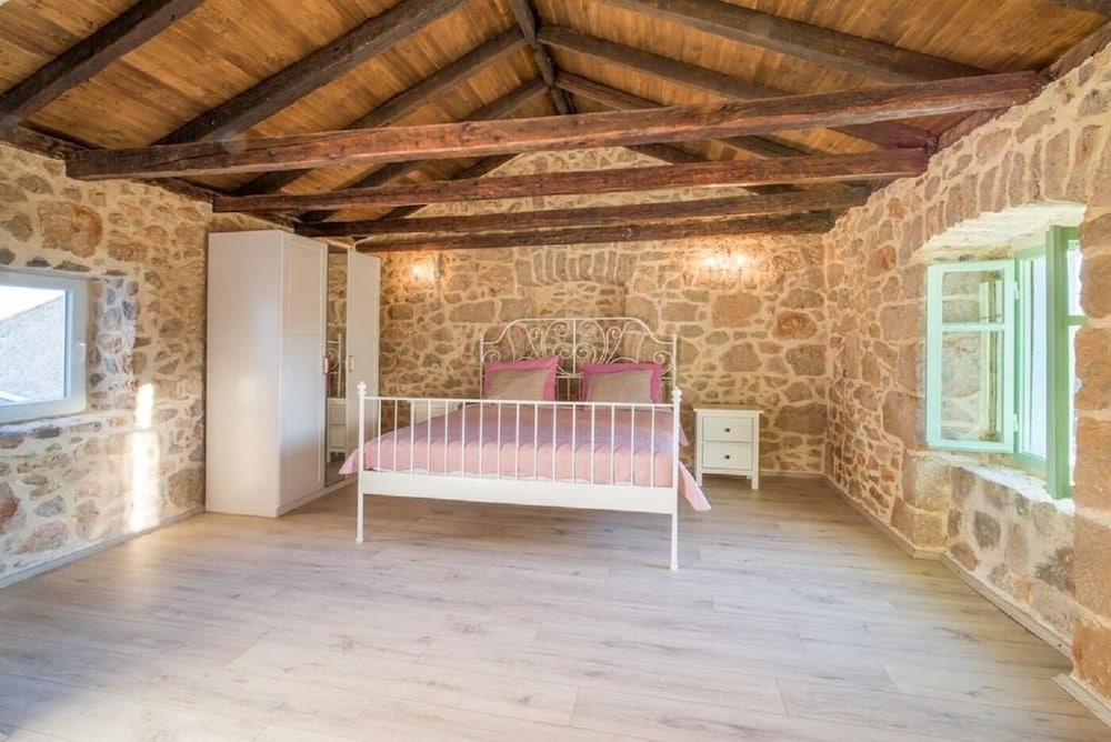 Фото Frank - With Pool - H