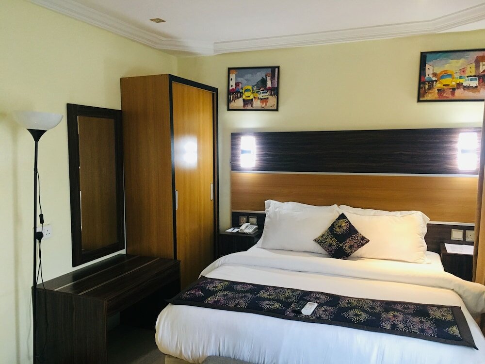 Фото Stoneside Hotel and Apartments