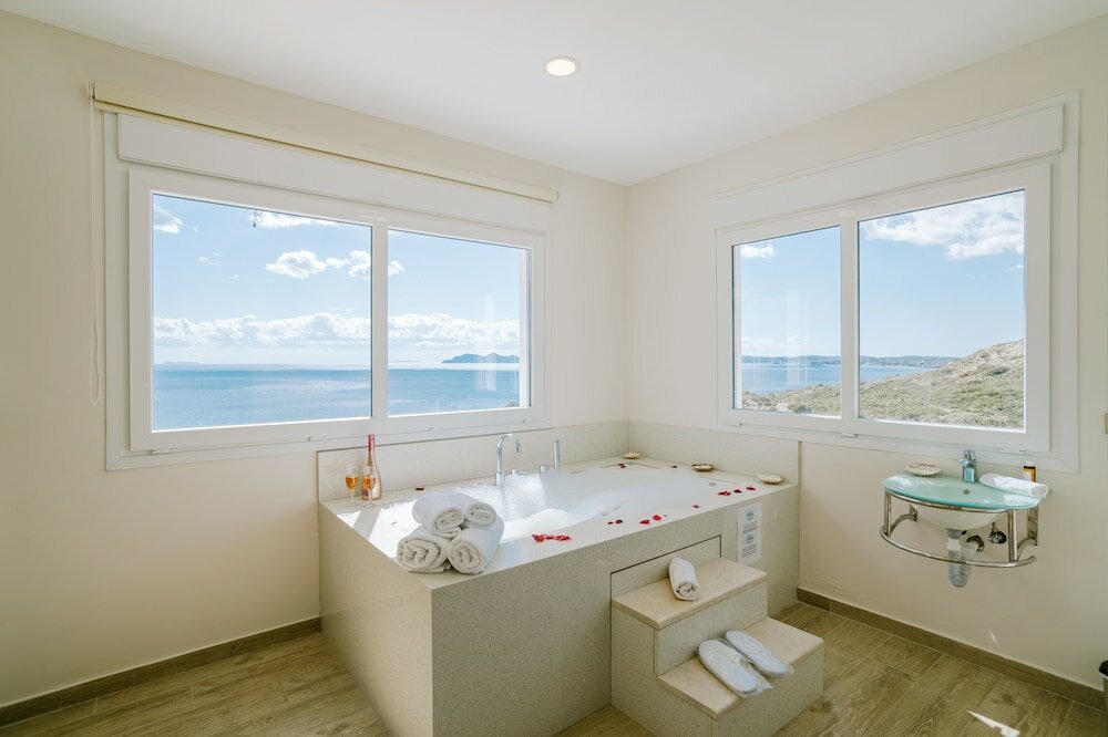 Фото The Three Graces