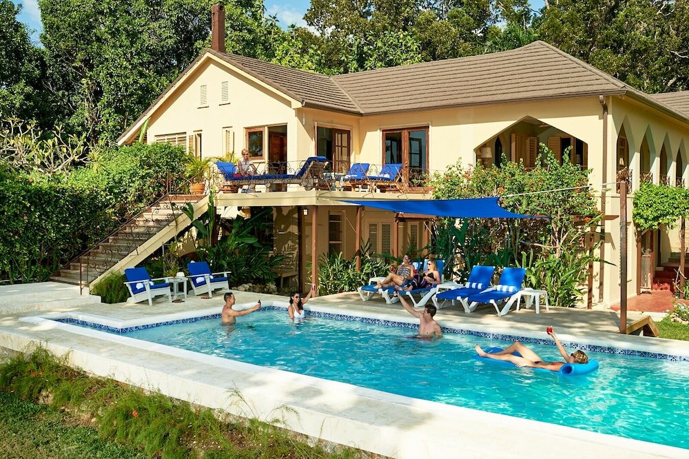 Фото Bluefields Bay Villas